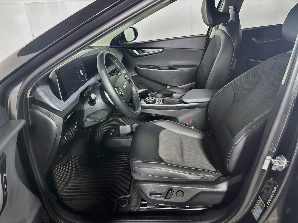 Used 2024 Kia EV6 Light AWD/4WD image 11