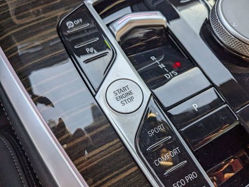 Used 2025 BMW X7 xDrive40i image 24