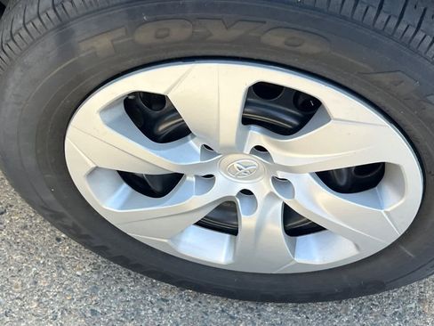 Used 2021 Toyota RAV4 LE image 22