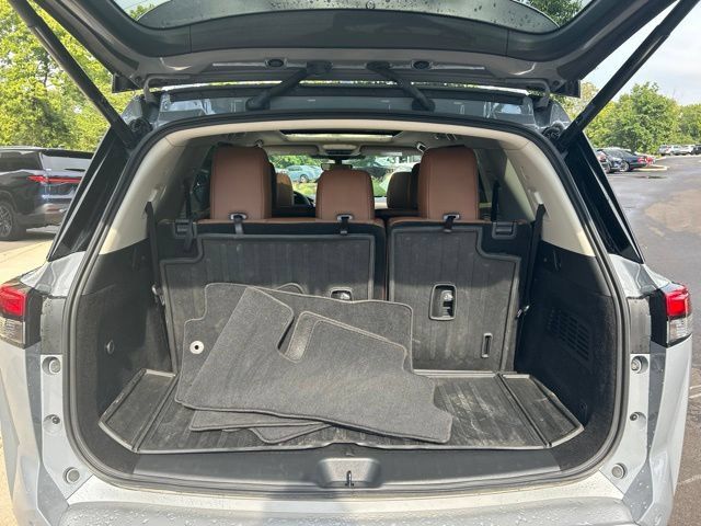 Used 2024 Nissan Pathfinder Platinum w/ Cargo Package AWD/4WD image 10
