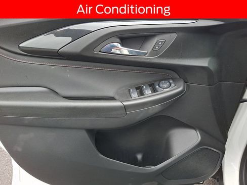 Used 2023 Chevrolet TrailBlazer RS AWD/4WD image 12