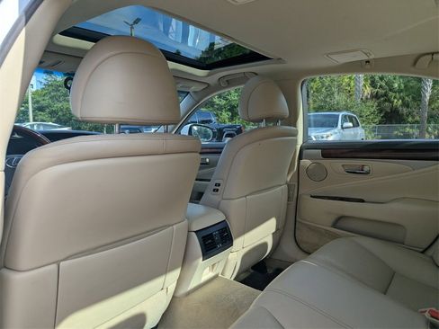 Used 2015 Lexus LS 460 image 22