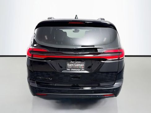 New 2026 Chrysler Pacifica Select w/ S Appearance Package image 6