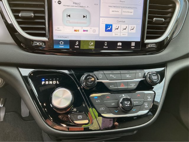 Used 2026 Chrysler Pacifica Select FWD image 31