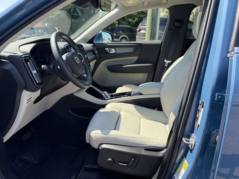 Used 2023 Volvo XC40 B5 Plus w/ Climate Package AWD/4WD image 16