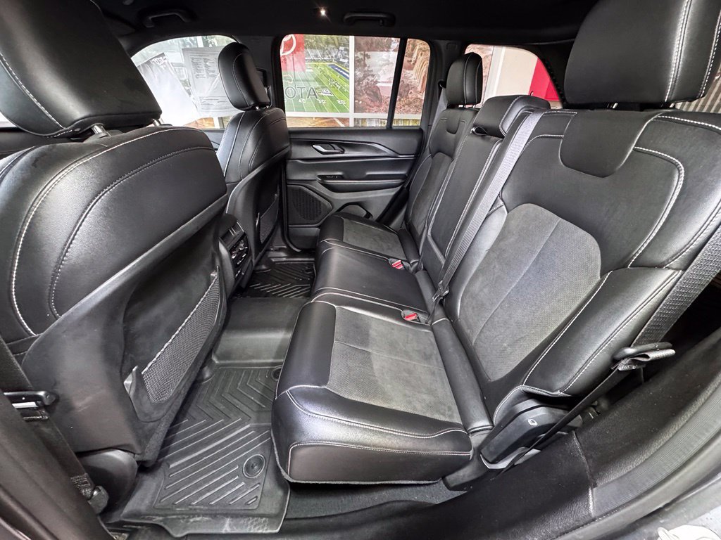 Used 2024 Jeep Grand Cherokee Altitude AWD/4WD image 34