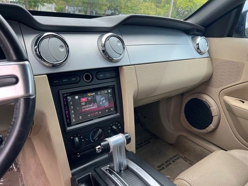 Used 2006 Ford Mustang GT Premium image 19