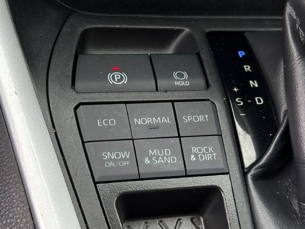 Used 2024 Toyota RAV4 LE AWD/4WD image 27