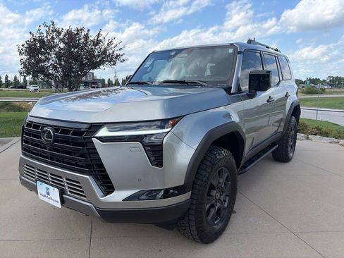 Used 2025 Lexus GX 550 w/ Accessory Package (CT) AWD/4WD image 4