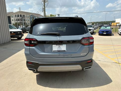 Certified 2024 Honda Pilot Touring image 7