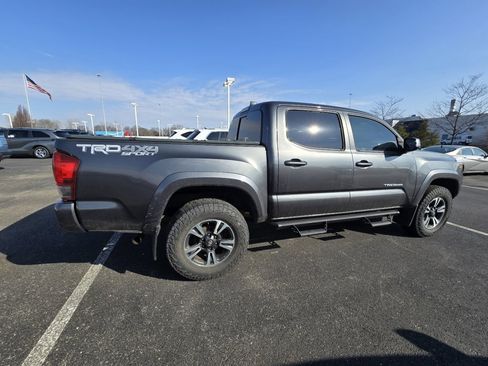 Certified 2017 Toyota Tacoma TRD Sport image 8