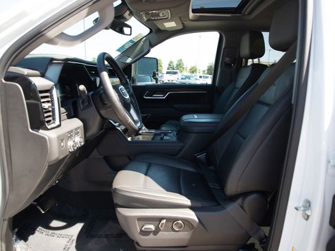 Used 2025 GMC Sierra 3500 Denali AWD/4WD image 16