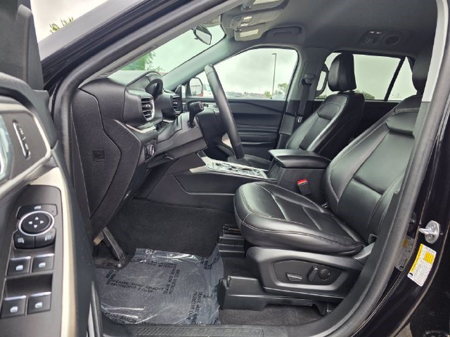 Used 2023 Ford Explorer XLT w/ Equipment Group 202A AWD/4WD image 24
