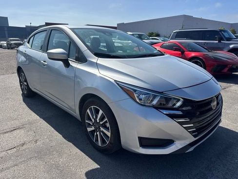 Used 2024 Nissan Versa SV FWD image 3