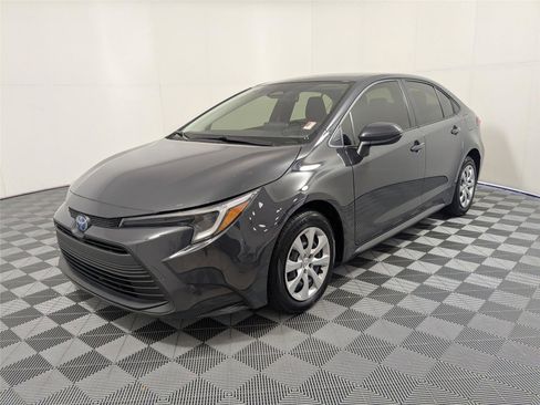 Certified 2025 Toyota Corolla LE image 2