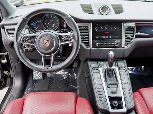 Used 2018 Porsche Macan Sport Edition AWD/4WD image 17