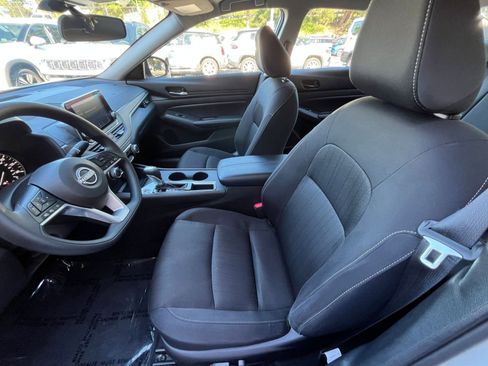 Used 2025 Nissan Altima 2.5 SV FWD image 28