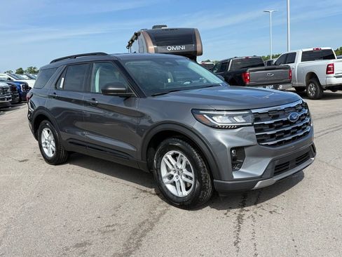 New 2026 Ford Explorer Active RWD image 2