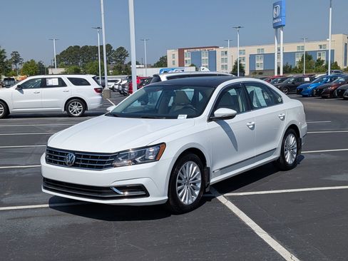 Used 2017 Volkswagen Passat 1.8T SE image 7