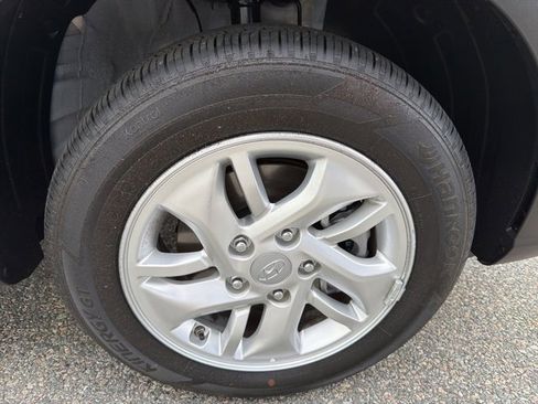 Certified 2025 Hyundai Venue SE image 37