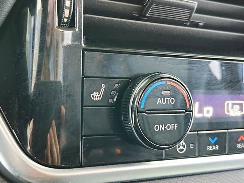 Used 2025 Nissan Rogue SL w/ SL Premium Package image 37