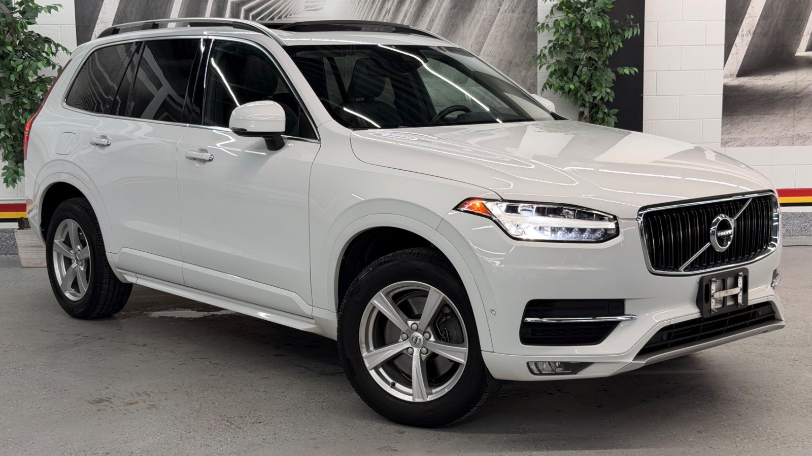 Used 2017 Volvo XC90 T5 Momentum w/ Vision Package AWD/4WD image 1