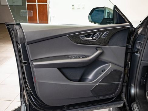 Used 2021 Audi Q8 Prestige image 24