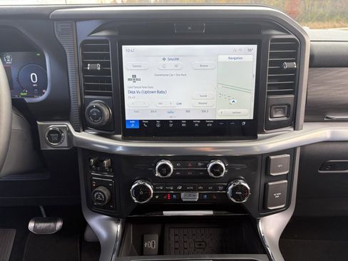 New 2025 Ford F150 Lariat w/ Equipment Group 502A High image 35