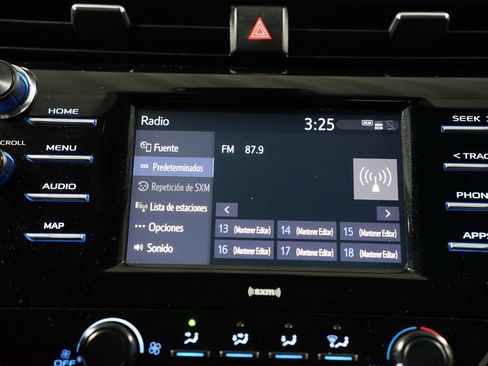 Used 2020 Toyota Camry LE FWD image 17