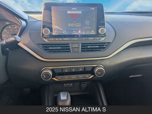 Used 2025 Nissan Altima 2.5 S image 17