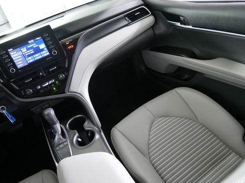 Used 2024 Toyota Camry SE FWD image 11