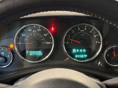 Used 2017 Jeep Wrangler Unlimited Sahara w/ Connectivity Group AWD/4WD image 17