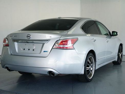 Used 2014 Nissan Altima 2.5 S w/ Display Audio Package image 7