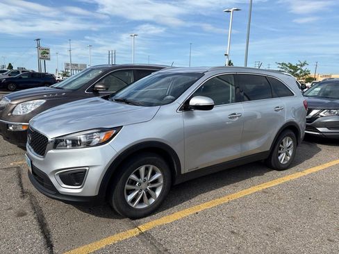 Used 2018 Kia Sorento LX AWD/4WD image 2