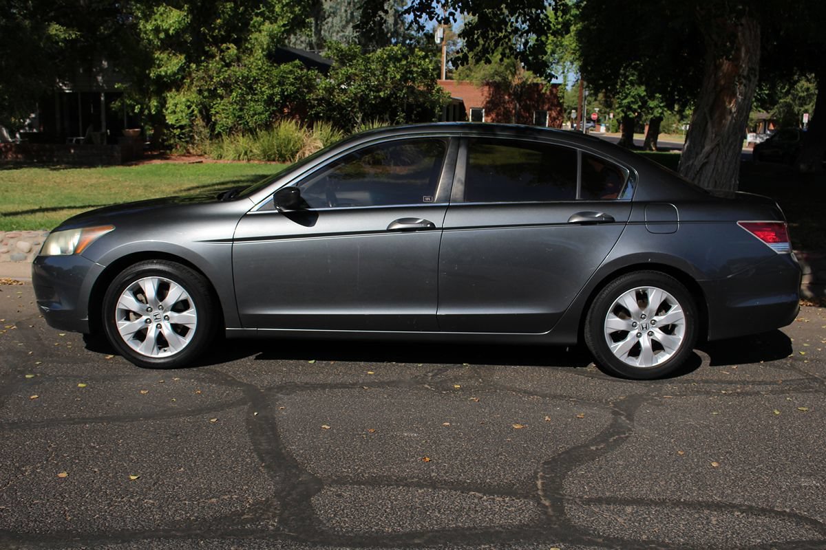 Used 2010 Honda Accord EX-L image 2