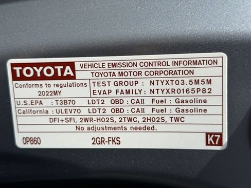 Used 2022 Toyota Highlander XLE FWD image 25