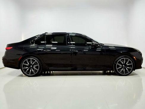 Used 2024 BMW i7 M70 w/ Premium Package image 21