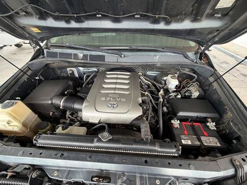 Used 2010 Toyota Tundra Limited AWD/4WD image 30