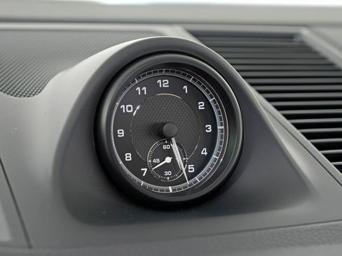 New 2026 Porsche Macan image 25