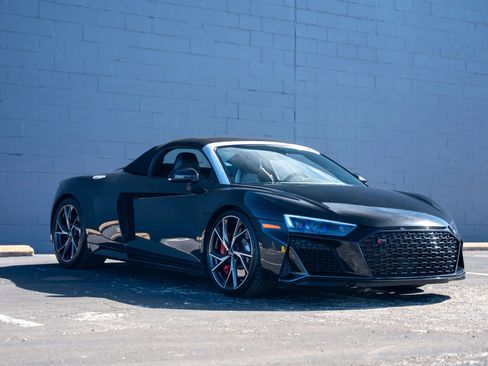 Used 2021 Audi R8 V10 w/ Premium Package image 8