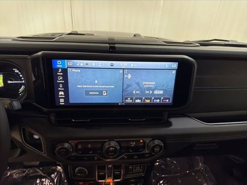 Used 2025 Jeep Wrangler Unlimited Rubicon 4xe w/ Safety Group AWD/4WD image 16