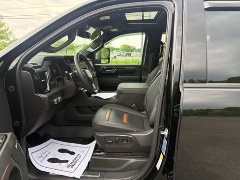 Certified 2026 GMC Sierra 3500 AT4 AWD/4WD image 11