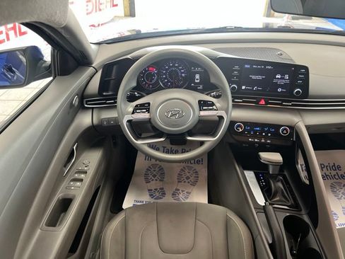 Used 2022 Hyundai Elantra SEL FWD image 30