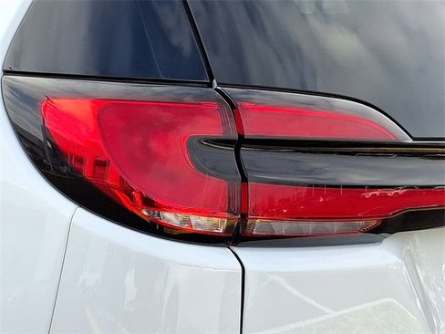 Used 2024 Chrysler Pacifica Select image 16