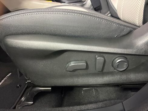 Certified 2023 Subaru Forester Premium AWD/4WD image 11