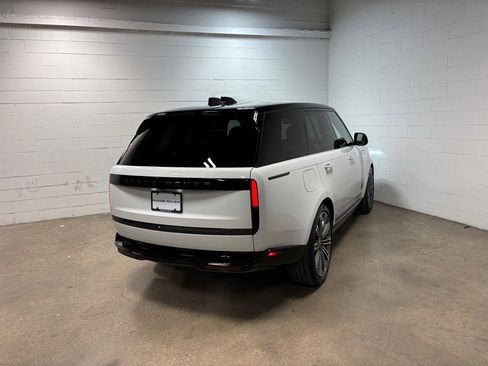 New 2025 Land Rover Range Rover SE image 7