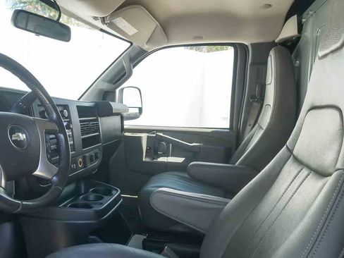 Used 2018 Chevrolet Express 2500 w/ Driver Convenience Package RWD image 14