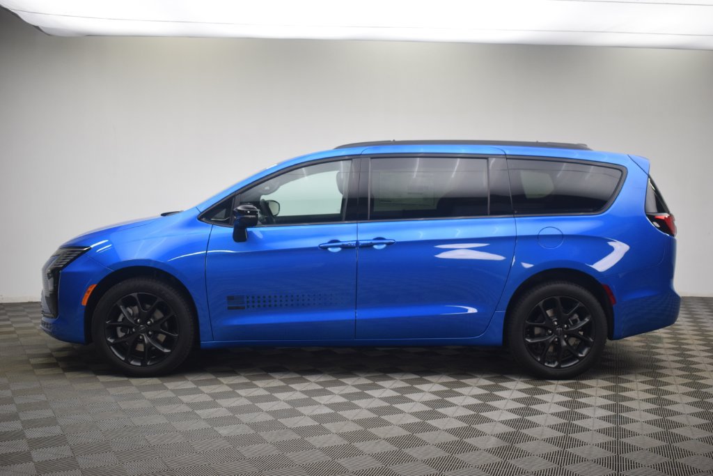 New 2027 Chrysler Pacifica Select AWD/4WD image 13