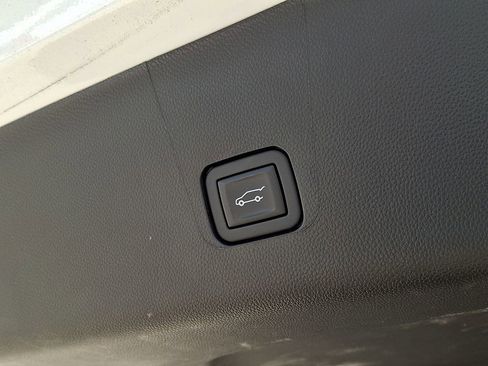 Used 2023 Chevrolet Traverse Premier w/ Redline Edition AWD/4WD image 29