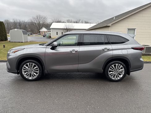 Certified 2026 Toyota Highlander Platinum image 7